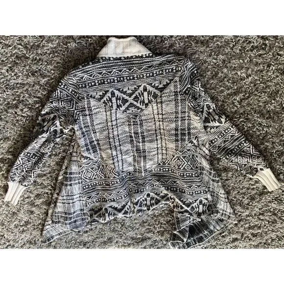 TINY ANTHROPOLOGIE Black & Tan BOHO AZTEC Open CARDIGAN WRAP SWEATER sz M - Picture 3 of 7